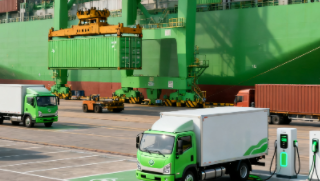 港口新能源电动货车：绿色物流的转型引擎