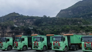 赋能 “双碳” 目标落地，启源芯动力换电重卡构建绿色能源运输闭环