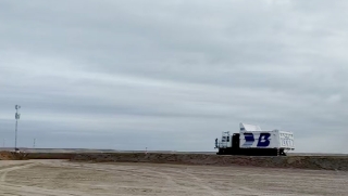 港口新能源电动货车：守护港航蓝天与物流畅通的关键载体