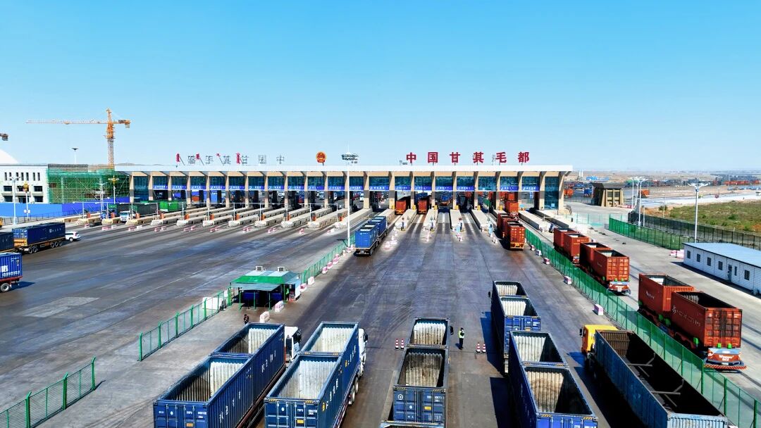 蒙煤入境遇上充换电，全国最大煤矿进口口岸的“效率红利”