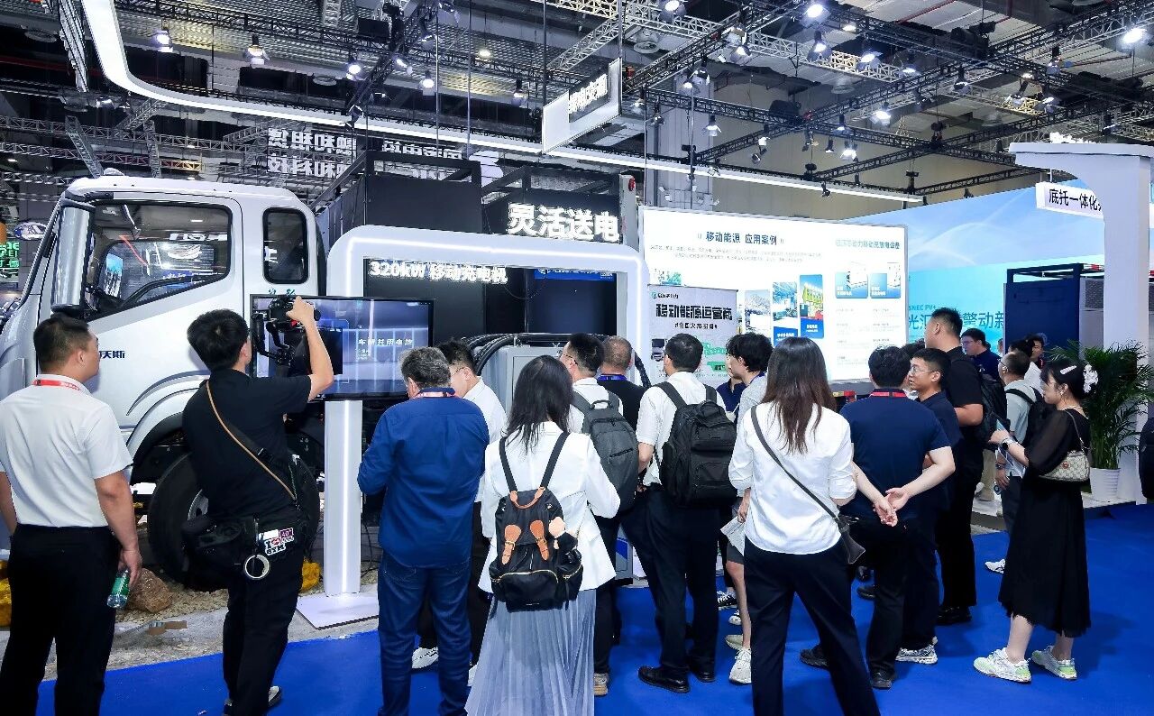 让绿电跑起来！启源芯动力“光储充换送”全方案闪耀SNEC 2026